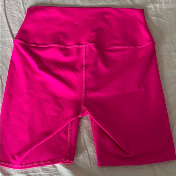 ALO Yoga Women's Bright Pink Bike Shorts - Picture 3 of 5